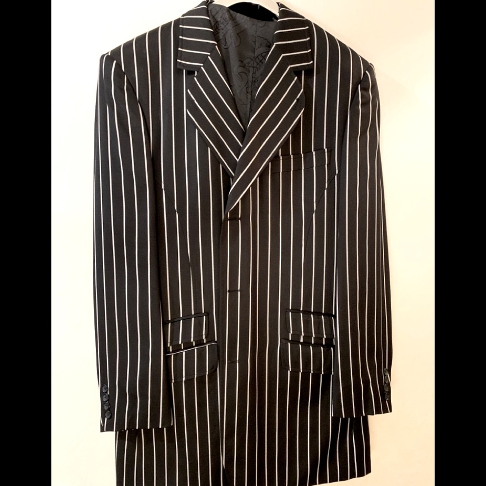 Men’s black & grey 3 piece suit w/unique vest 35W